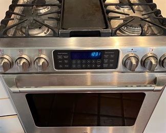 GE Café™ Series Free-Standing Range, buyer will responsible for removing.