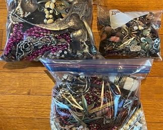 Bag Lots of Jewelry 