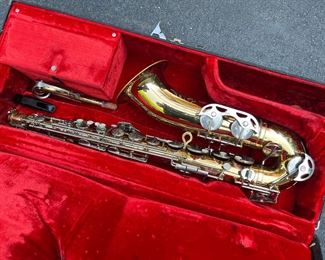 Linton F2610 Saxophone 