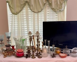 Samsung Television, Candleholders