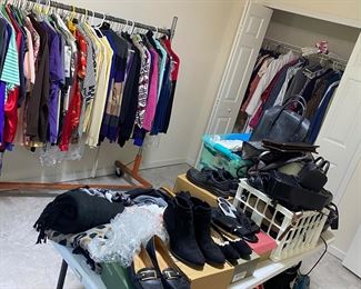 ladies clothing (several NWT)