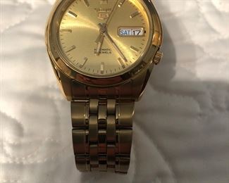 SEIKO 5 automatic — 21 Jewels 
WORKS WELL