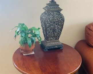 Bassett Round End Table - Table Lamp