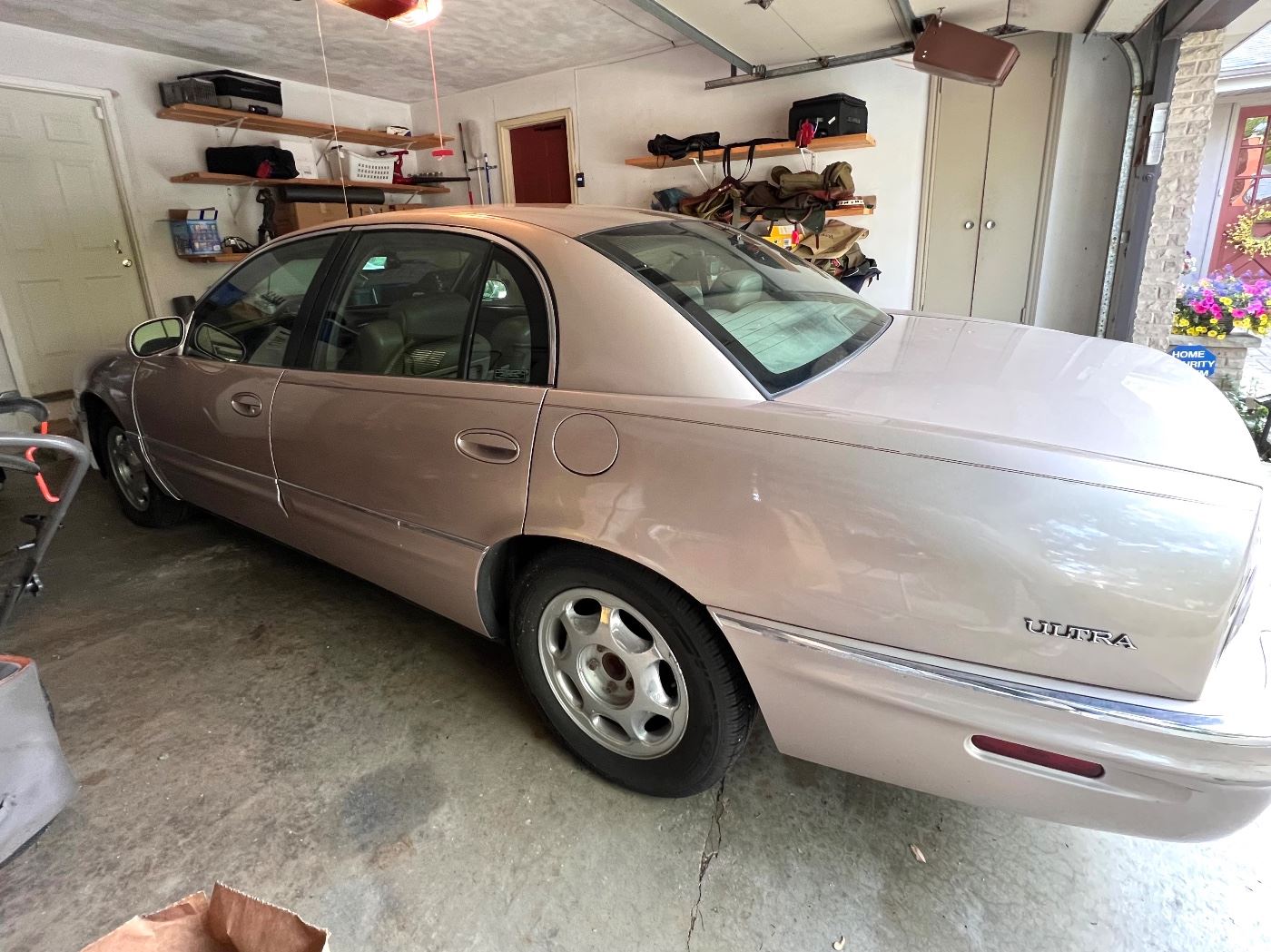 98 Buick Park Ave Ultra - in great condition, clean both inside and out, new tires, mileage 265k — VIN 1G4CU5216W4630719 --$3300.00
