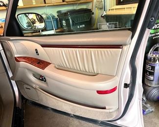 98 Buick Park Ave Ultra - in great condition, clean both inside and out, new tires, mileage 265k —  VIN 1G4CU5216W4630719 -- $3300.00