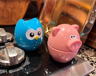 Pig & whatever that blue thing is, cooking timers