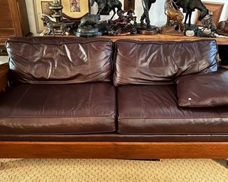 Stickley leather couch in EXCELLENT condition