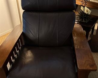 Lane recliner leather has minor scratches on left arm