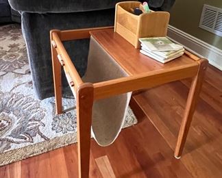 Magazine table 