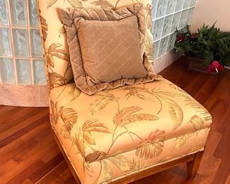 Matching side chairs w/pillow