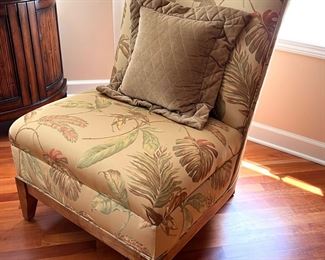 Matching side chairs w/pillows