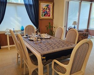 American Drew Dining Table w/ 6 Chairs & 1 24" leaf.Matching Buffet too!