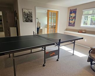 Ping Pong Table w/paddles and balls