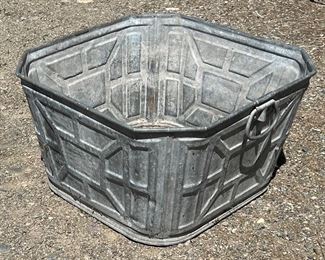 1930'S GALVANIZED TUB