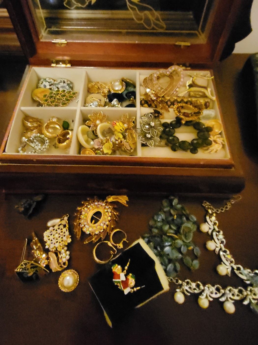 Lots of jewelry