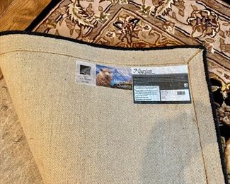 Nourish 2000 6' x 4' area rug. Like New.