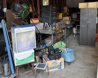 Another look at the garage items. Look on the left for the small projector screen (long blue piece).