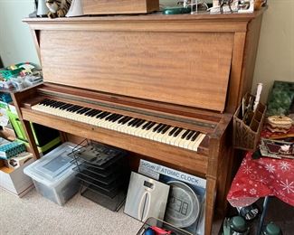 No doubt you've been looking for an atomic clock (I mean, who isn't?) Well, here it is, below the piano's keyboard.