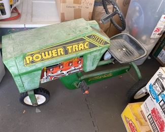 Vintage Power Trac Pedal Farm Tractor $ 48.00