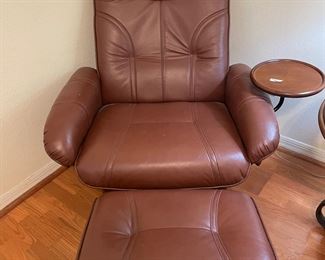 $300 - Stressless style chair with ottoman