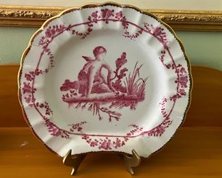 5. Decorative Plate w/ Shell Rim and Rose Angels and Gold Border (10")