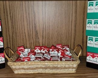 Vintage Marlboro flip-top box matches (singles and complete boxes of 50)