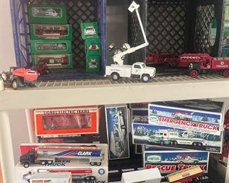Lionel electric trains Hess vehicles, rescue truck, petrol tankers 