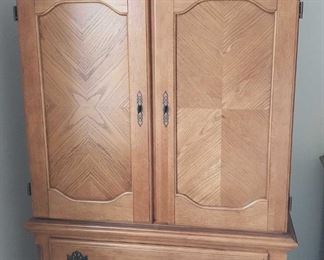 "Foxchase on Hitchcock Woods" in Aiken, SC Starts Closing Tue 5/23 at 8pm. Pickup is Wed 5/24 2-6pm. Please click here to see more photos, descriptions, and current bids:&nbsp;https://ctbids.com/estate-sale/21883