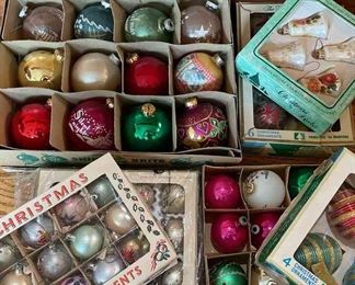 06 Shiny Brite Christmas Ornaments, Bradford Novelty Unbreakable Ornaments, And More