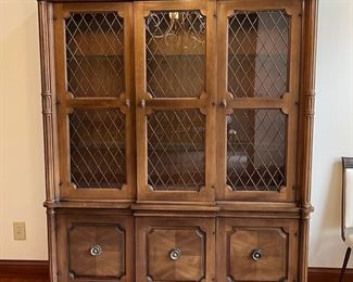 Drexel China Hutch With 6 Cabinet Doors