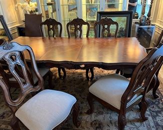 Dining table with two leaves and eight chairs!