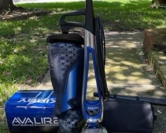 Avalire Kirby Vacuum in excellent condition
