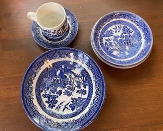 Blue Willow dishes - mismatched set of about 25 pieces