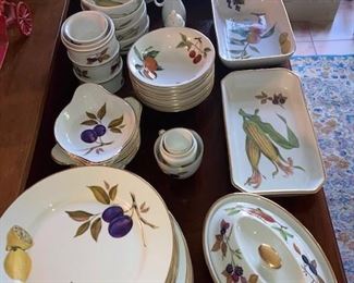 Evesham porcelain set
