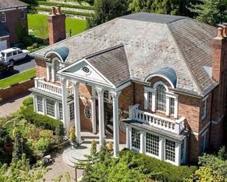 A Manhasset Estate full of classical style