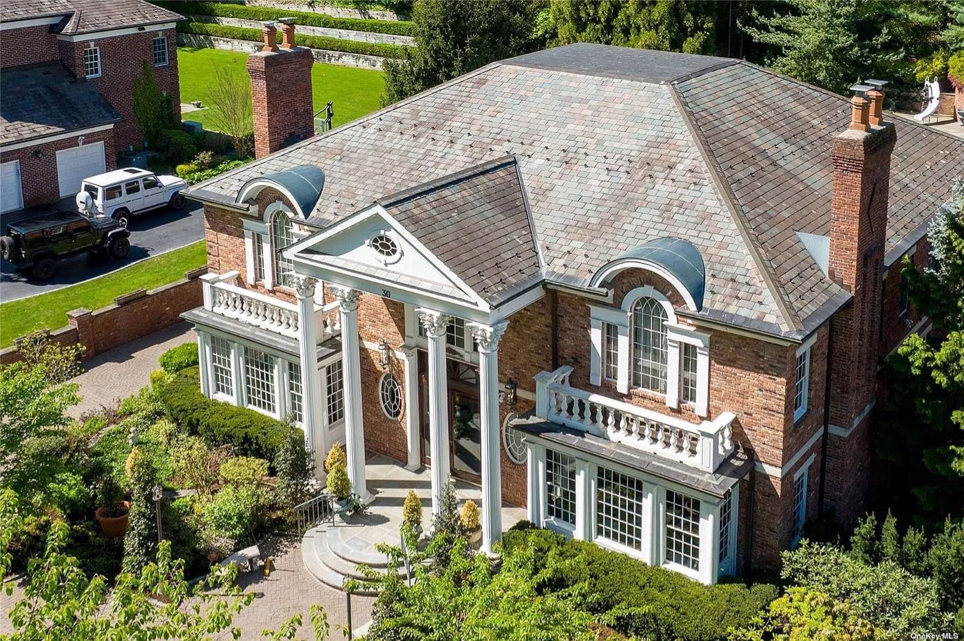 A Manhasset Estate full of classical style