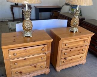 Pretty Pineapple Lamps And Broyhill Dressers