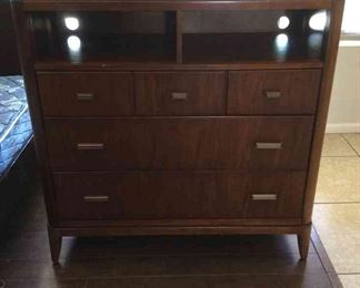 Wynwood Entertainment Chest Of Drawers