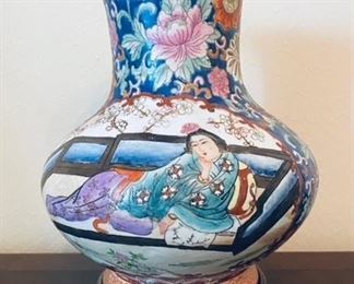 Asian vase pair