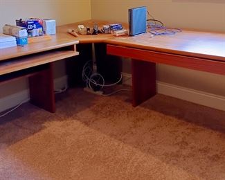 L-Shaped Desk with Keyboard Tray 