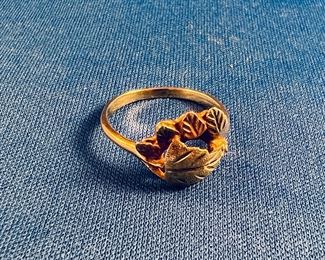 14K gold ring (size 6/7)