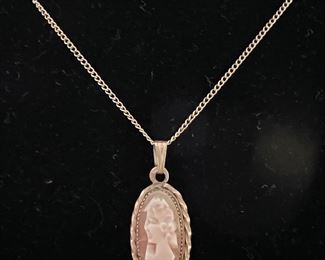 12K gold cameo pendant necklace