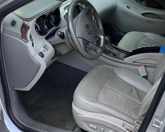 Driver/passenger interior with heated leather bucket seats