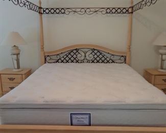 AWESOME KING SIZE BED