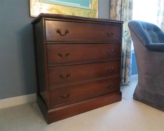 Henredon antique leather top 4-drawer chest