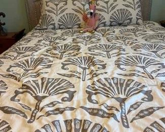 Queen comforter set