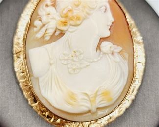 Old cameo in gold