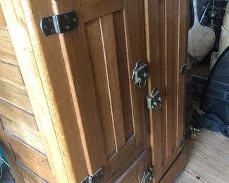 Oak Ice Chest