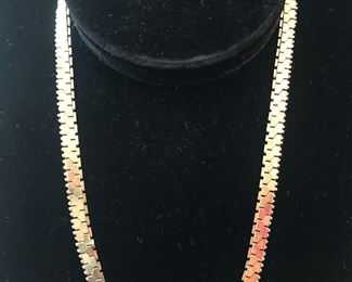 Gorgeous 18K gold ladies chain necklace