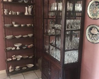 Outstanding collection of decorative arts and tableware (sterling silver, silver-plate, pewter, crystal, vintage glass and ceramics)